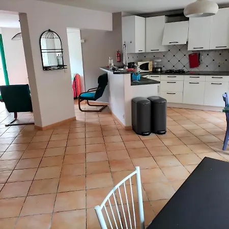 Au Centre Avec Un Beau Jardin Prive Apartment